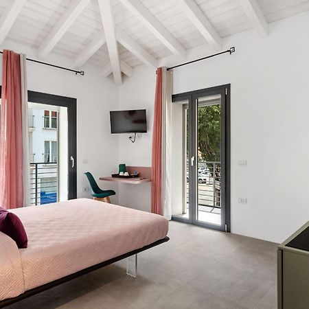Double D House Bed & Breakfast ออลเบีย ภายนอก รูปภาพ