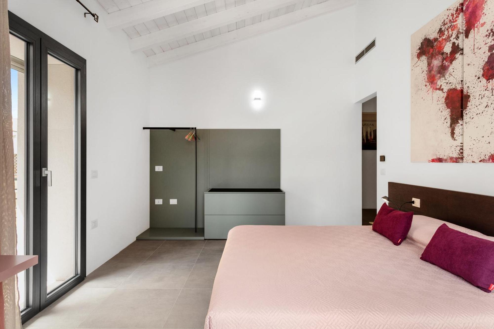 Double D House Bed & Breakfast ออลเบีย ภายนอก รูปภาพ
