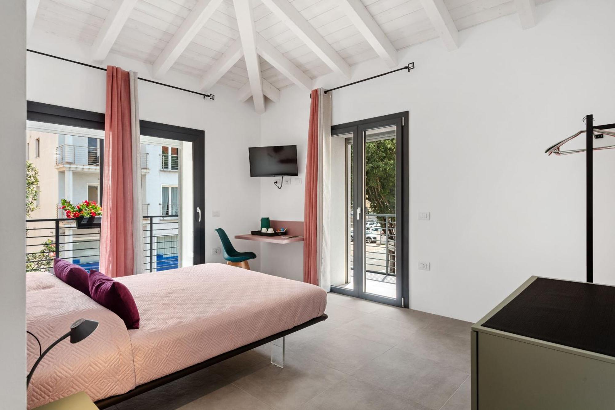 Double D House Bed & Breakfast ออลเบีย ภายนอก รูปภาพ